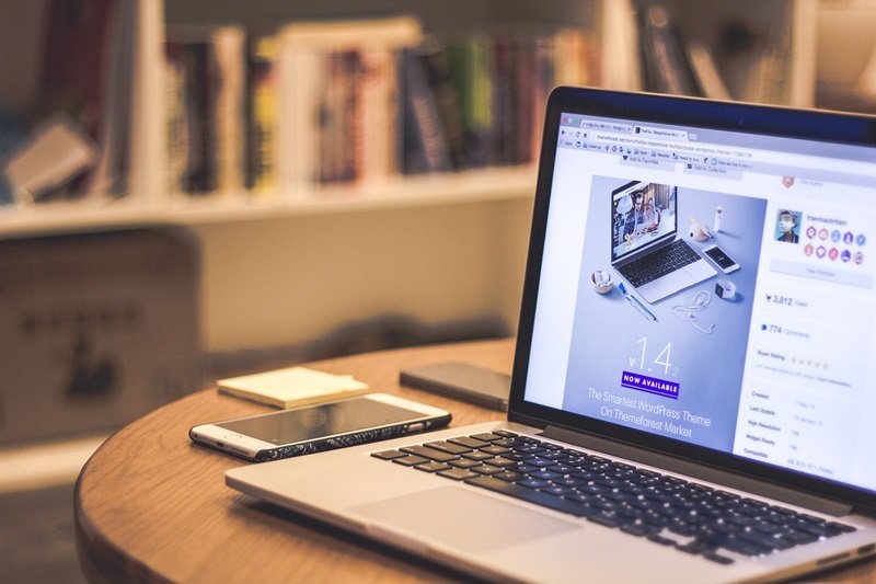 Notebook und Arbeiten im Internet